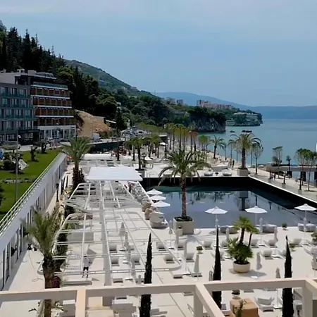 Vacation شقة فلورا