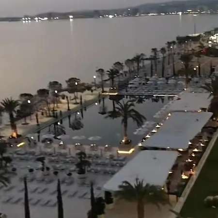 Vacation فلورا